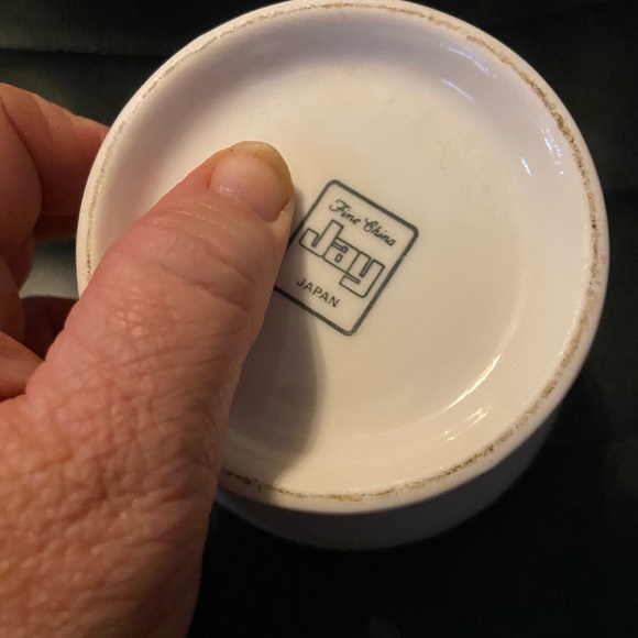 BLUE PARROTS IN CHERRY BLOSSOM TREE WHITE VASE JAY FINE CHINA JAPAN - Picture 3 of 5